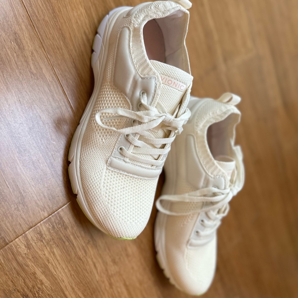 Vionic Sneakers